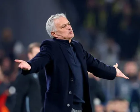 SL Benfica Pursuing Discussions to Hire Mourinho Following Sacking of Former Manager